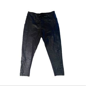 Calvin Klein Performance Women’s Patent Black Faux Crocodile Capris Legg…